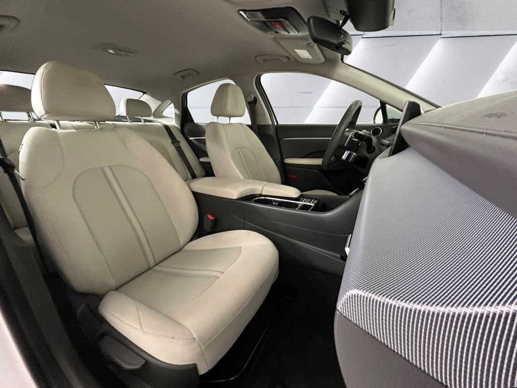 Used 2024 White Hyundai SEL image 14