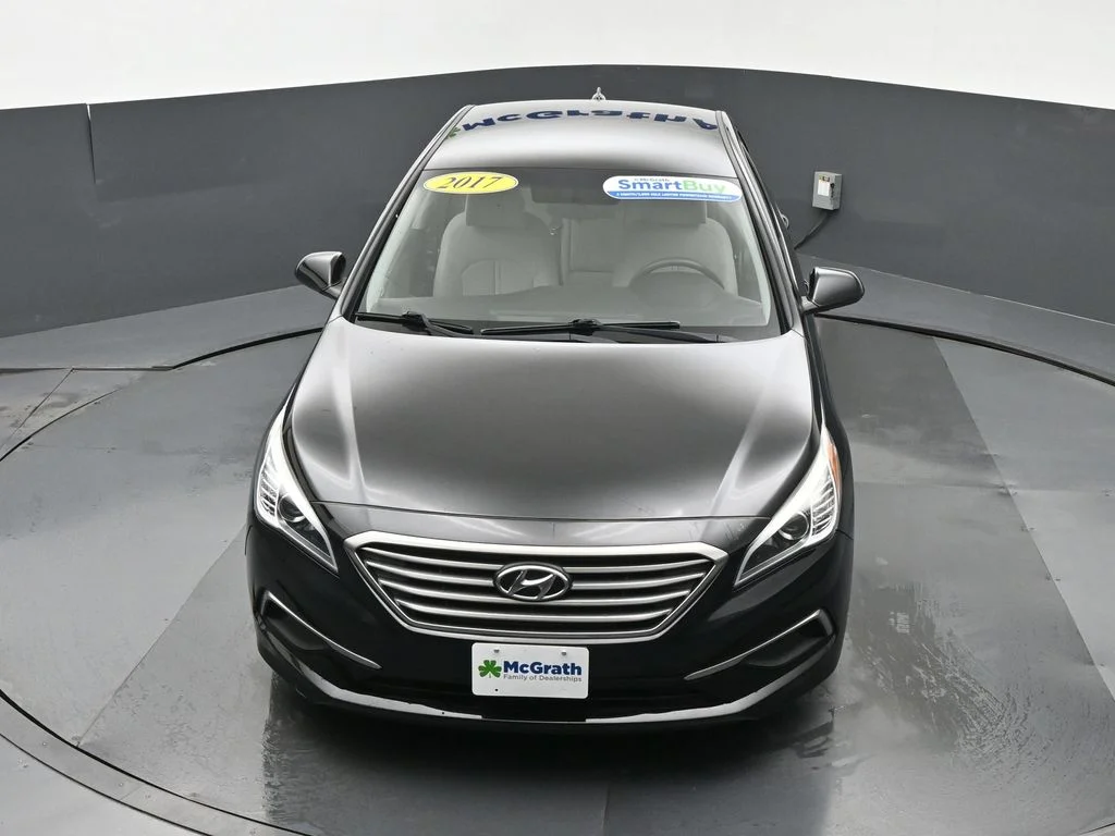 Used 2017 Black Hyundai SE image 27