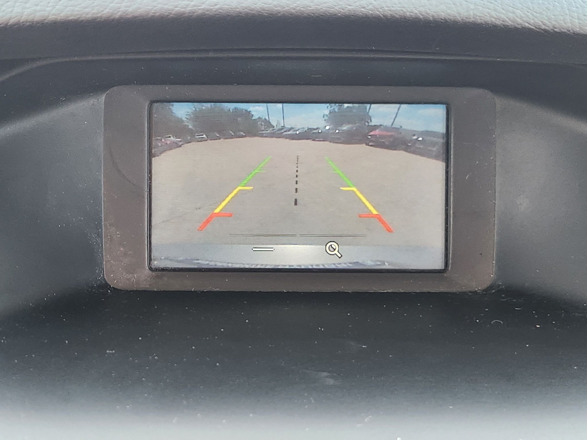 Used 2018 White Gold Metallic Ford SE image 17