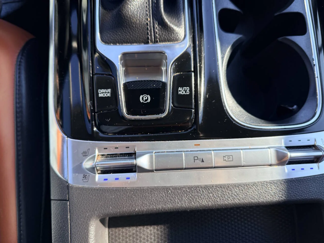 Used 2022 Gray Kia SX 4dr Mini Van image 32