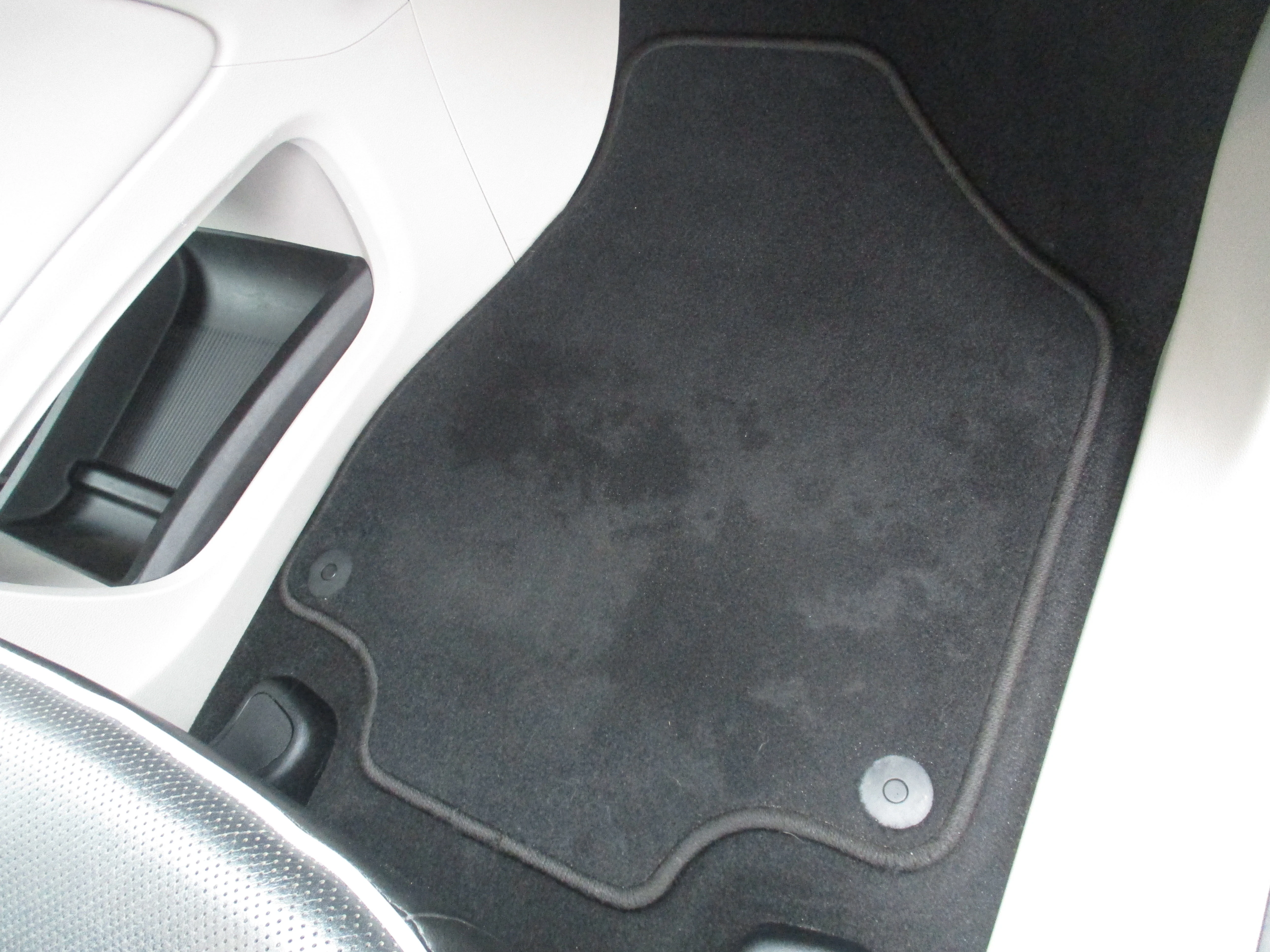 Used 2022 Brilliant Black Crystal Pearlcoat Chrysler Limited image 21