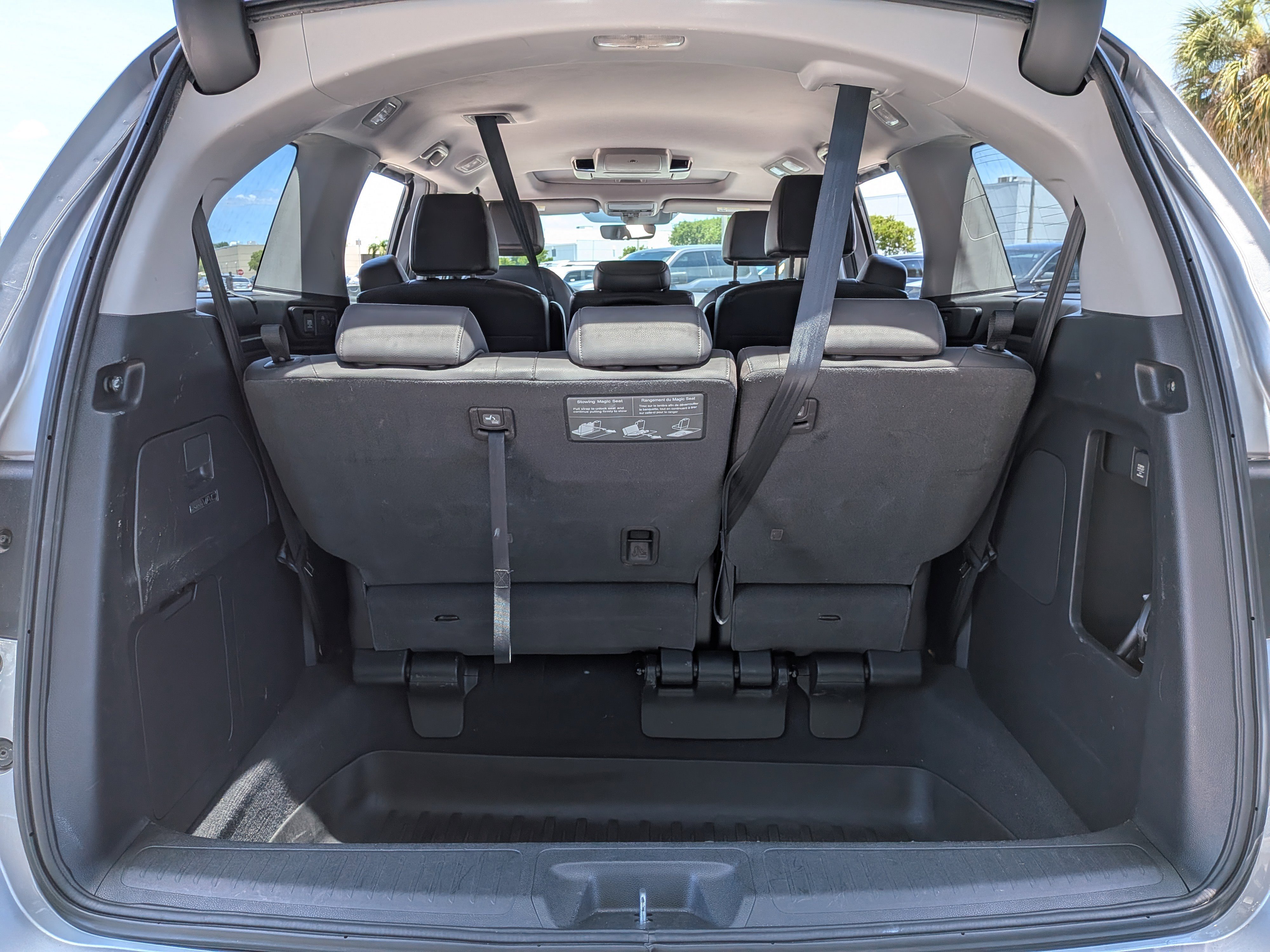 Used 2019 Lunar Silver Metallic Honda Touring image 13