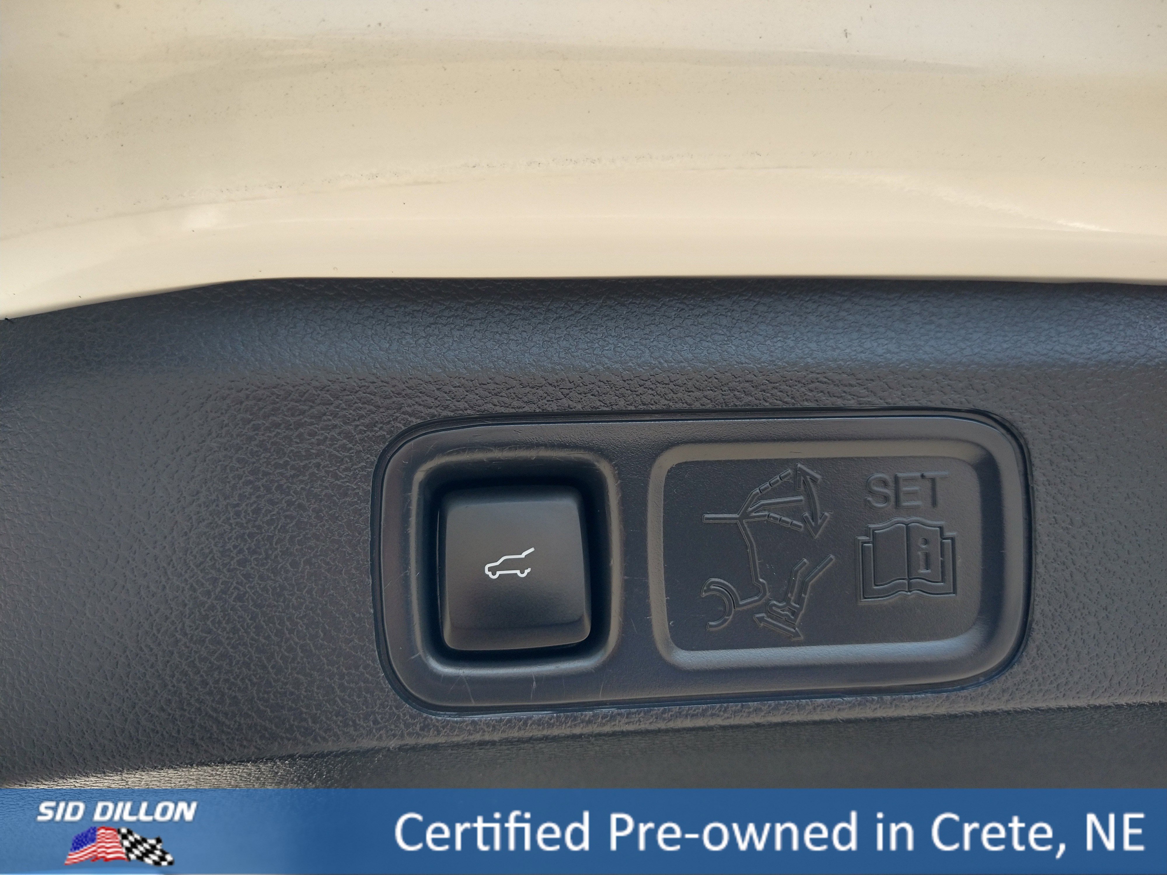 Certified Used 2023 Star White Metallic Tri-Coat Ford Platinum image 17