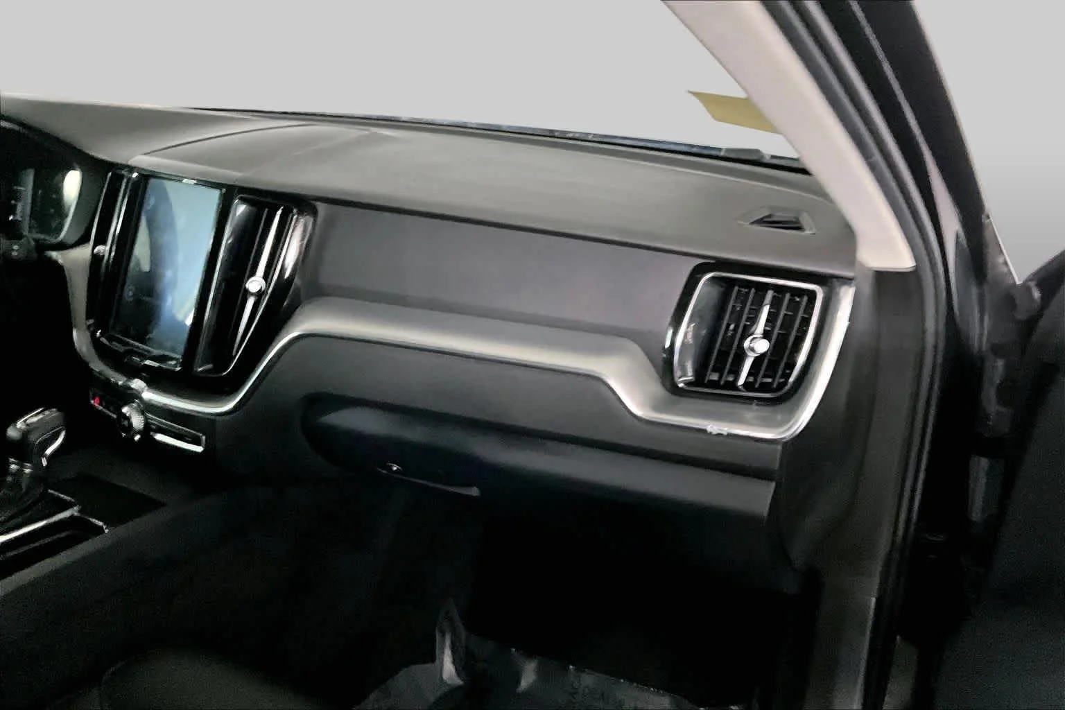 Certified Used 2019 Onyx Black Metallic Volvo Momentum image 19