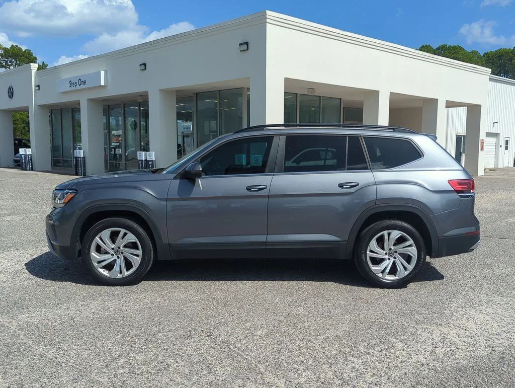 Used 2023 Gray Volkswagen 3.6L V6 SE w/Technology image 4
