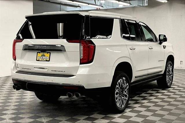 Used 2023 White Frost Tricoat GMC Denali Ultimate image 13