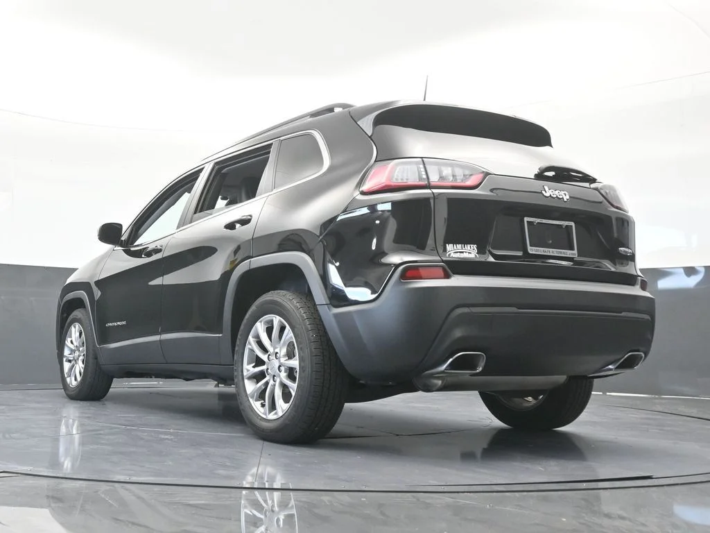 Used 2022 Diamond Black Crystal Pearlcoat Jeep Latitude Lux image 54