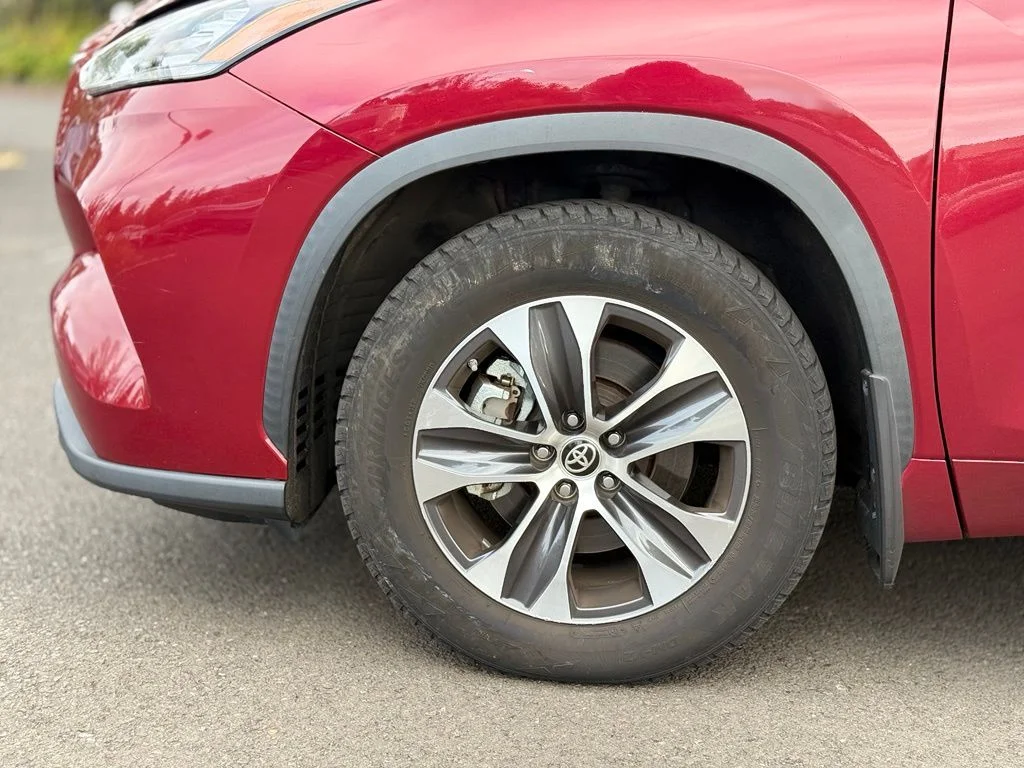 Used 2020 Red Toyota XLE image 9