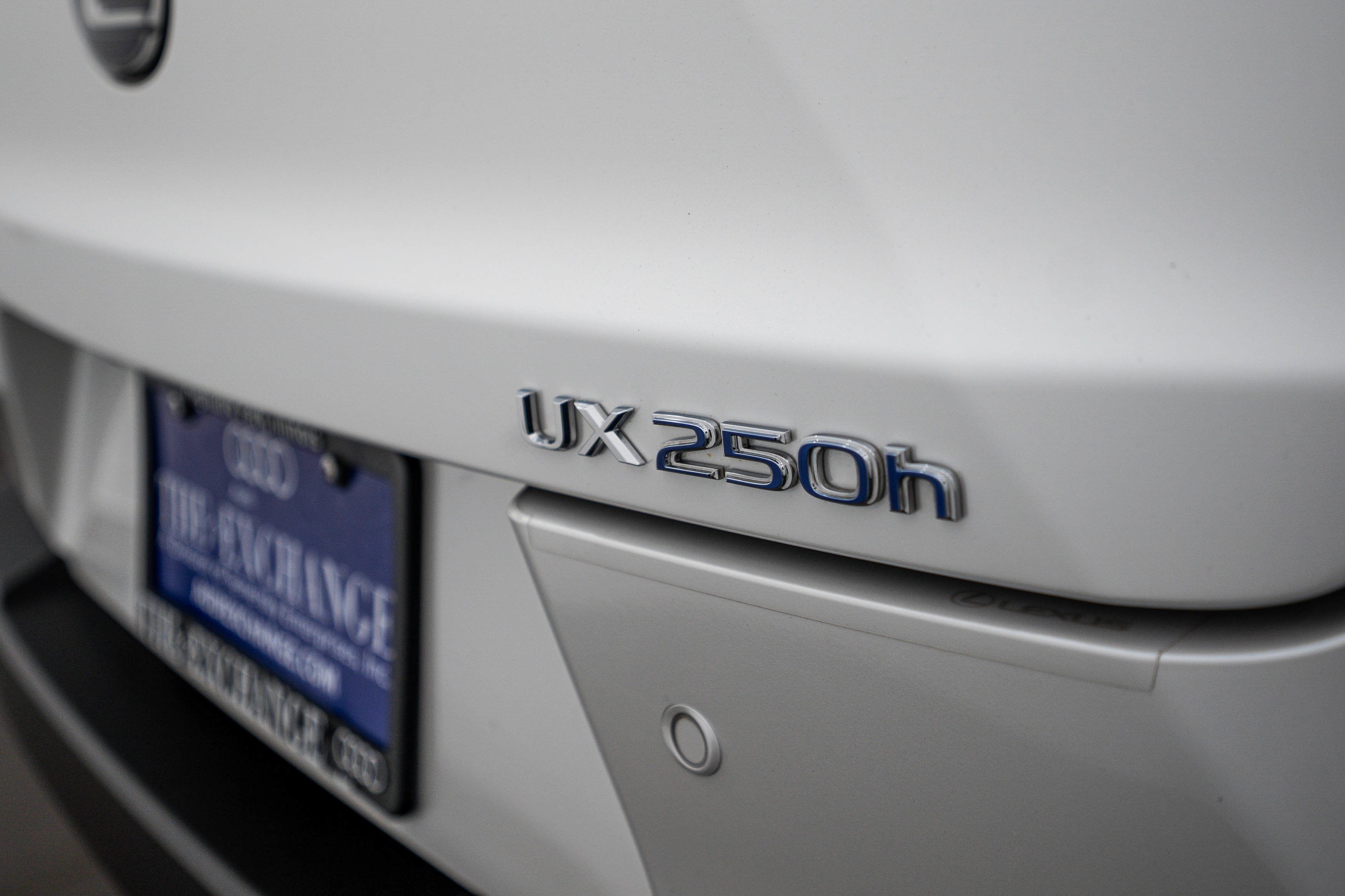 Used 2019 Eminent White Pearl Lexus UX 250h image 19
