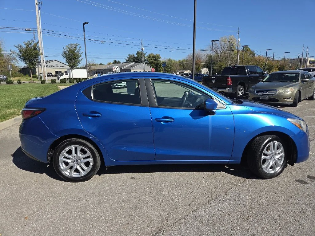 Used 2016 Blue Scion Base image 25