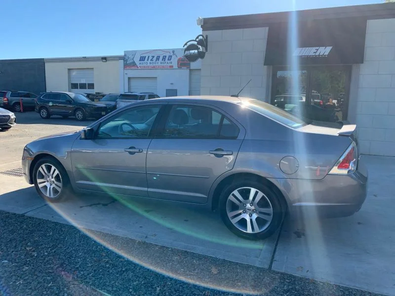 Used 2007 Gray Ford SE Sedan 4D image 7