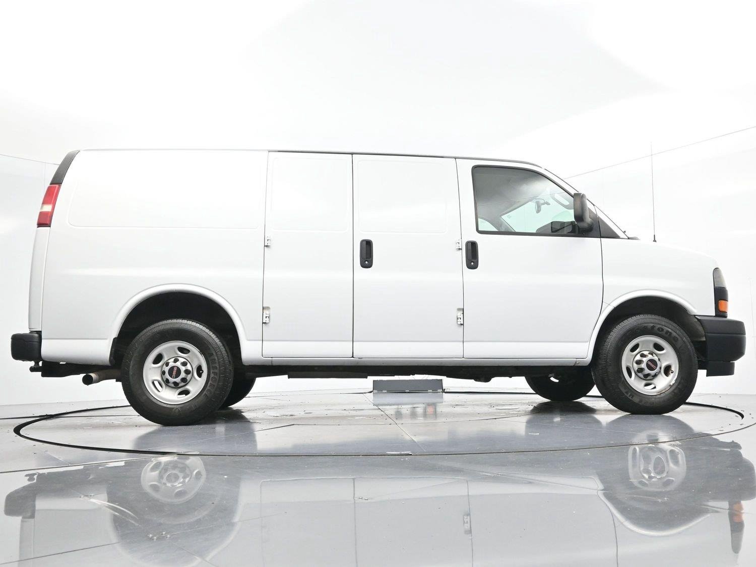 Used 2018 Summit White GMC 2500 image 45