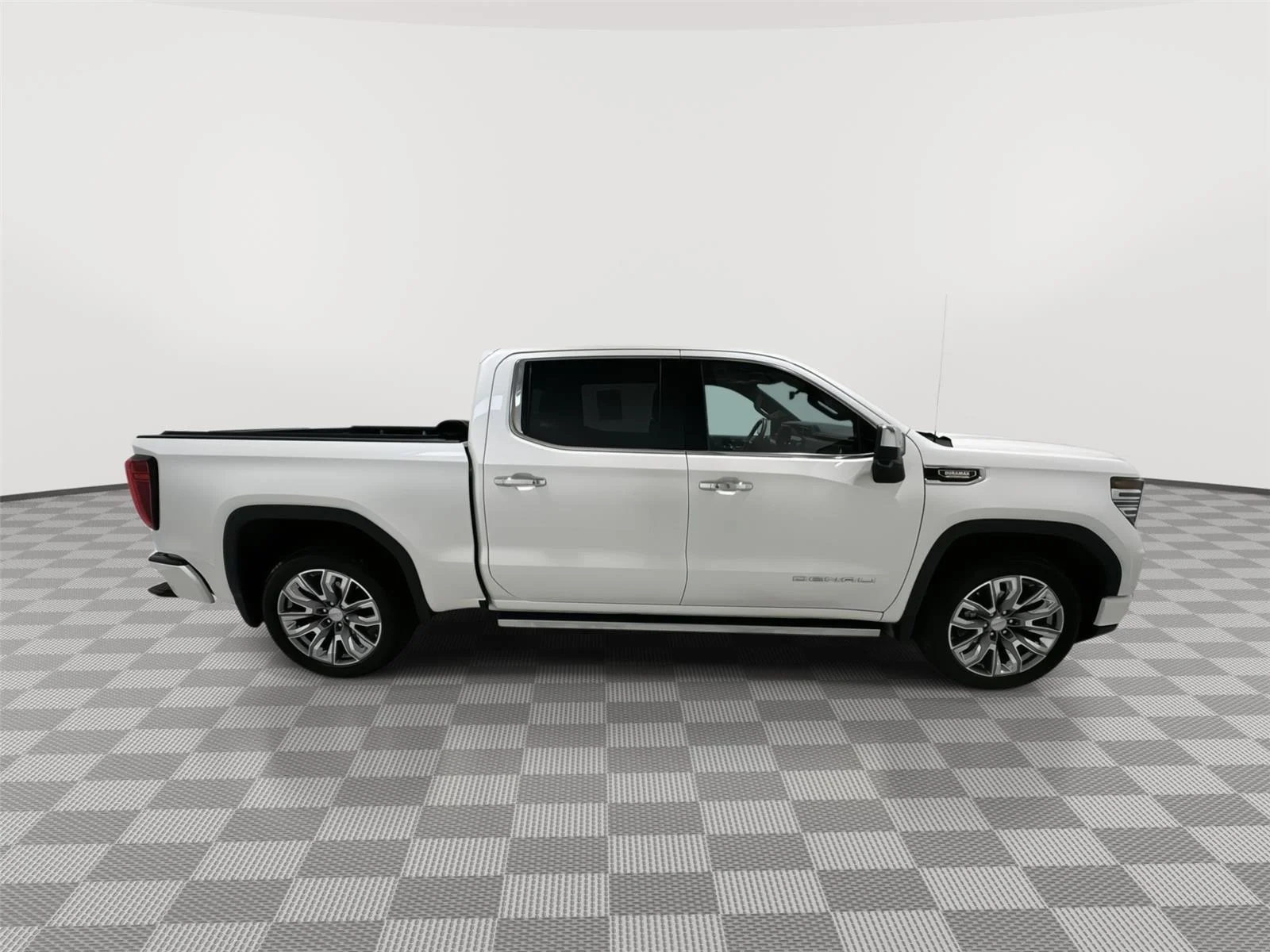Used 2024 White Frost Tricoat GMC Denali image 6