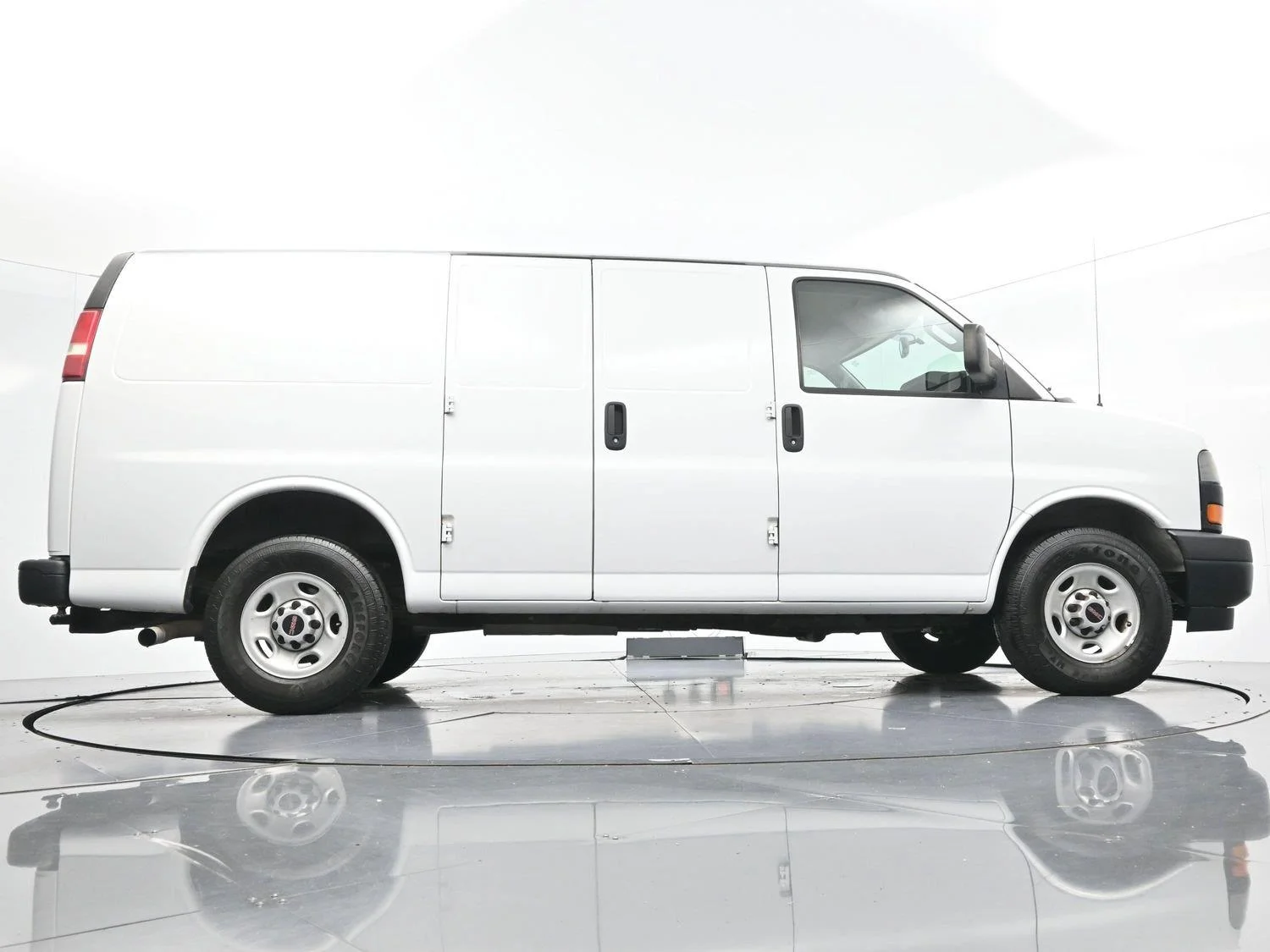 Used 2018 Summit White GMC 2500 image 45