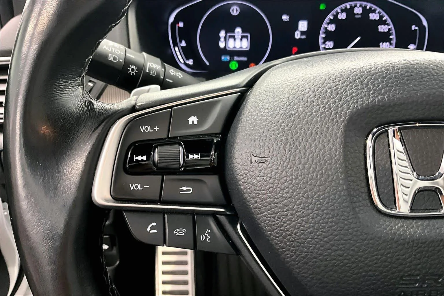 Used 2022 Platinum White Pearl Honda Sport image 24