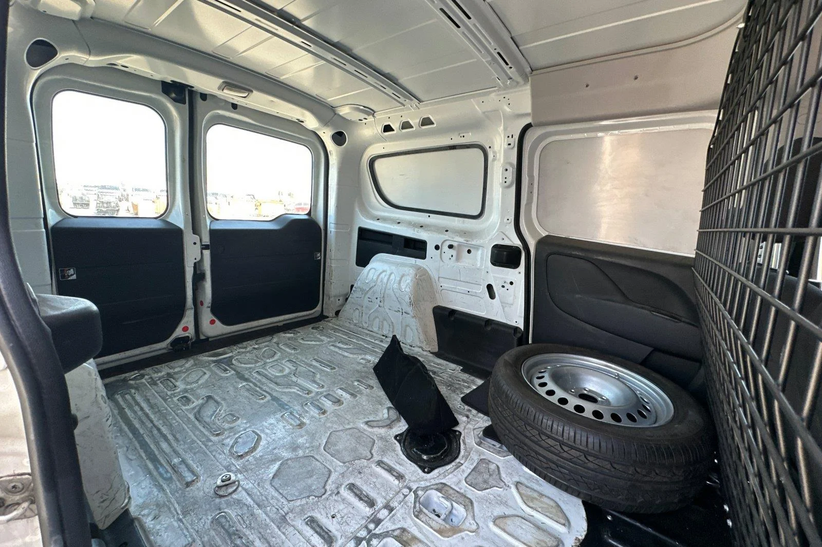 Used 2022 Bright White Ram Tradesman image 13