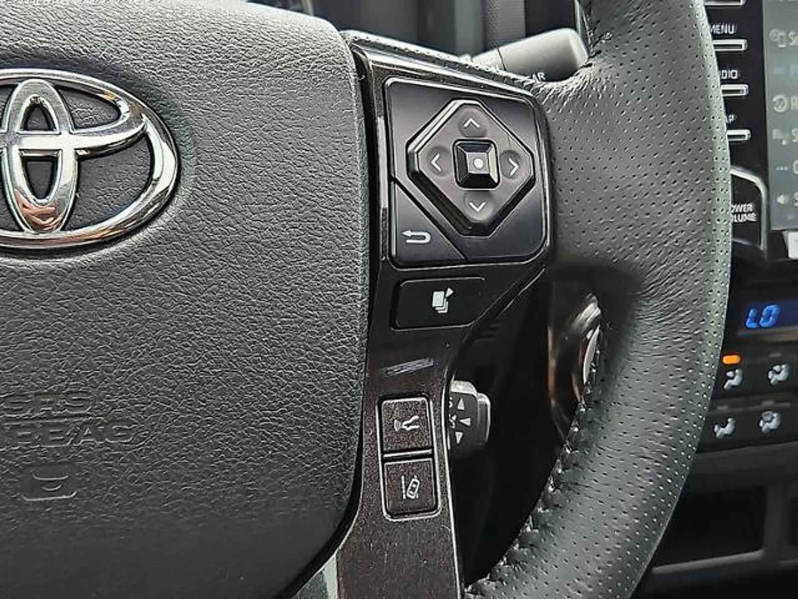 Used 2020 Hunter Green Toyota  image 21