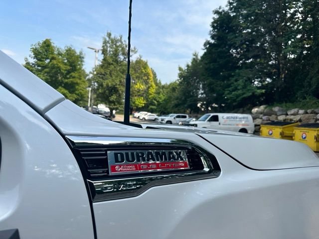 Used 2021 WHITE FROST TRICOAT GMC Denali image 33
