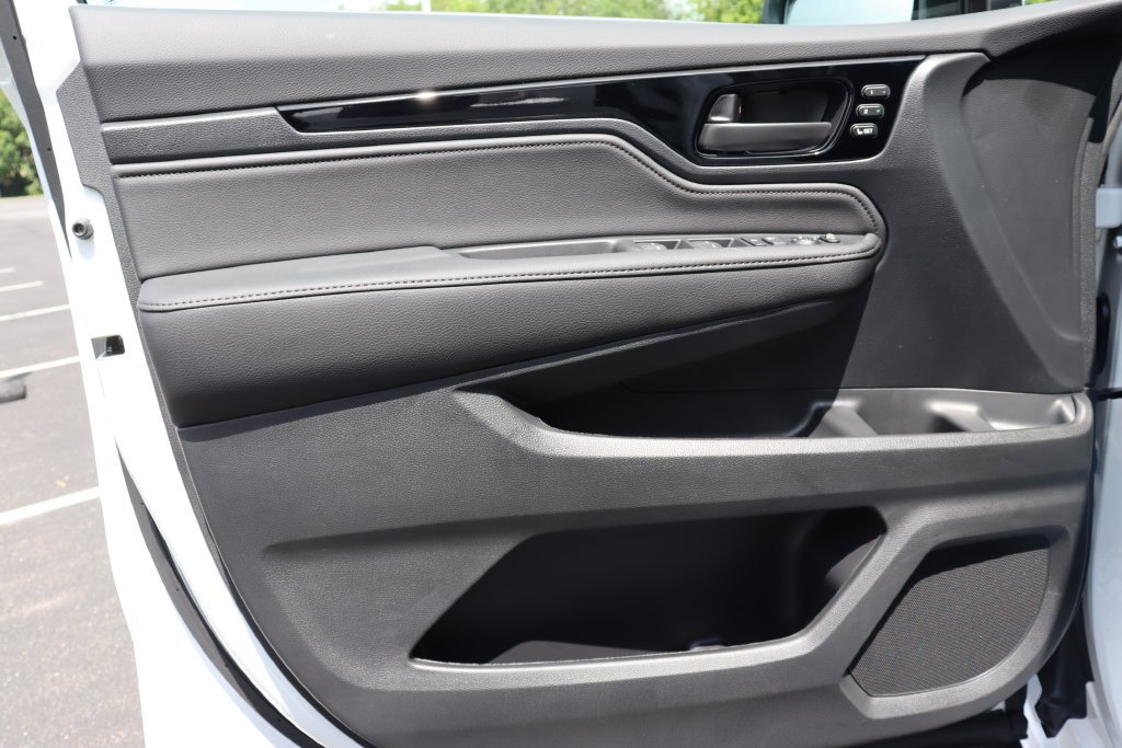 New 2027 Platinum White Pearl Honda Touring image 30