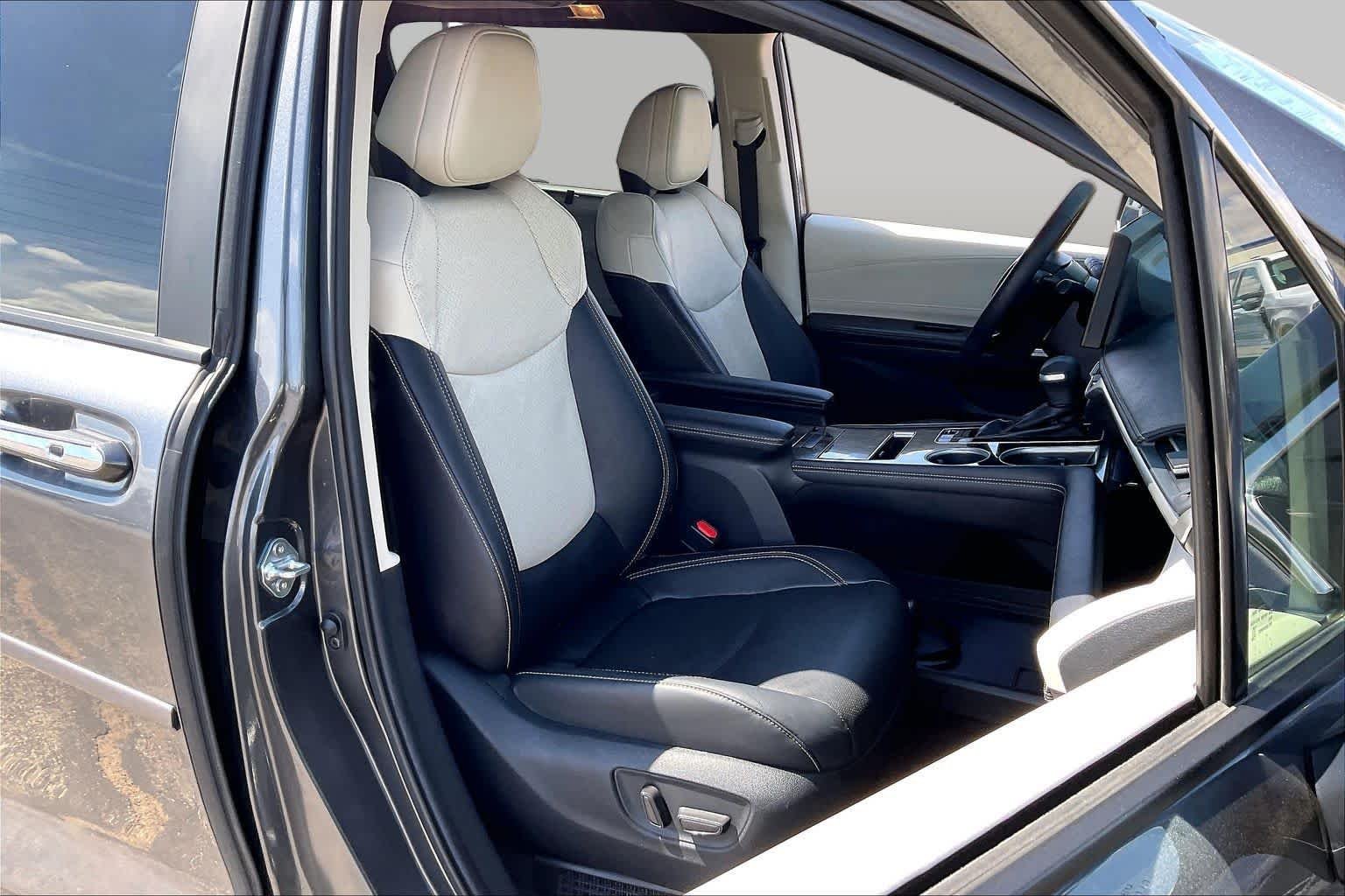 Used 2025 Magnetic Gray Metallic Toyota Platinum image 9