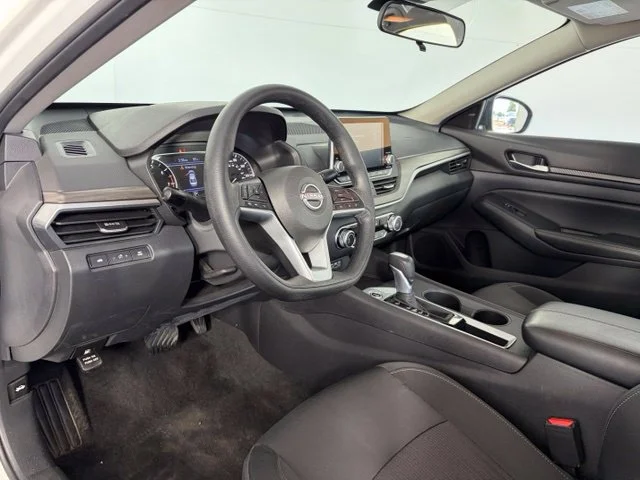 Used 2025 Glacier White Nissan SV image 12
