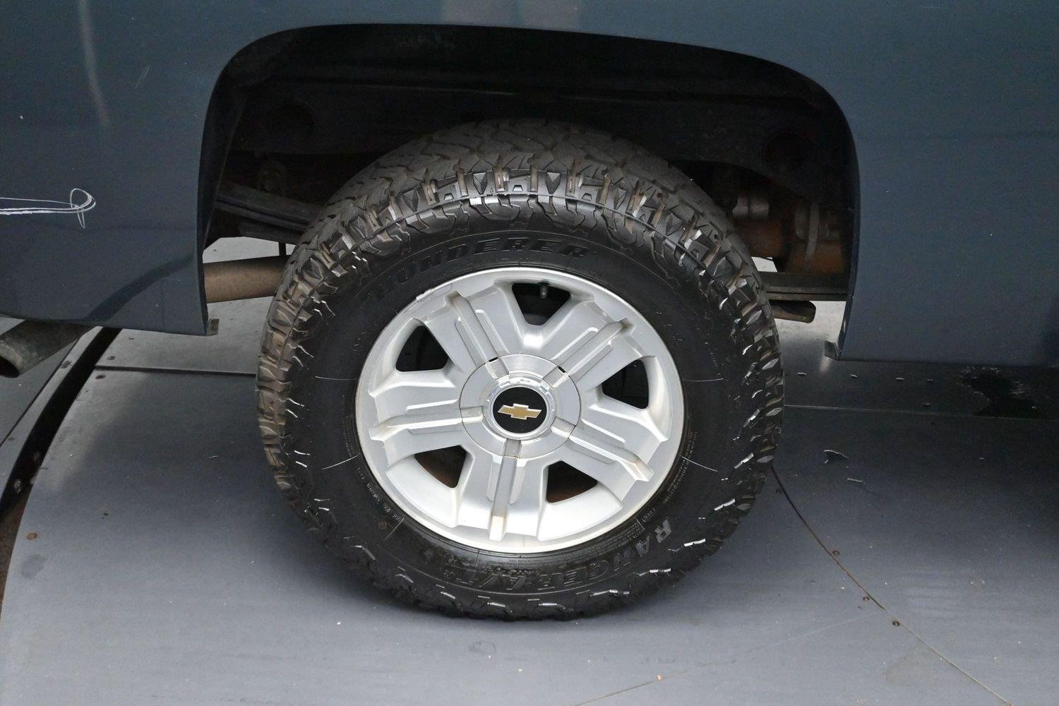 Used 2011 Blue Granite Metallic Chevrolet LT image 30