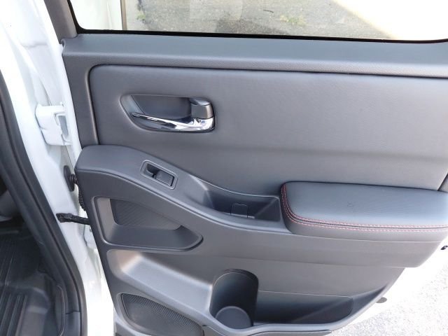 Used 2023 Glacier White Nissan PRO-4X image 33