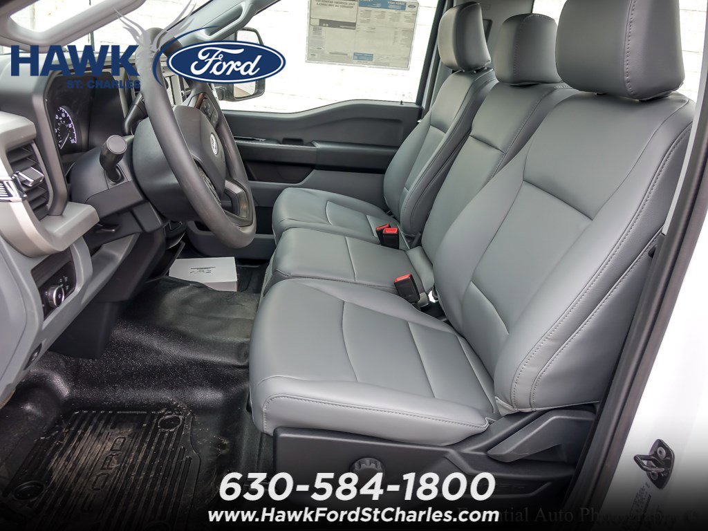 New 2026 Oxford White Ford F-450® XL image 7