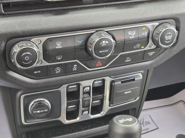 Used 2025 White Jeep Sport S image 28