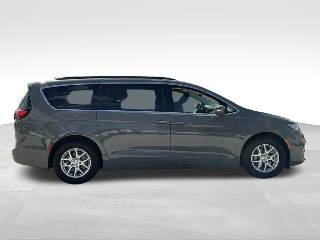 Used 2022 White Chrysler Touring L image 8
