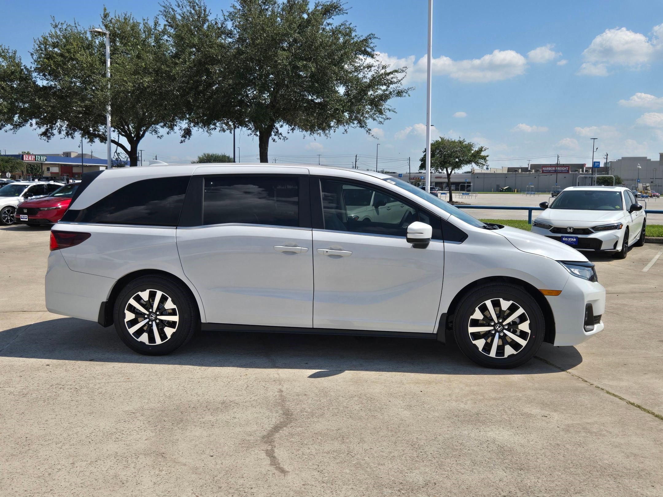 New 2026 Platinum White Pearl Honda EX-L image 3