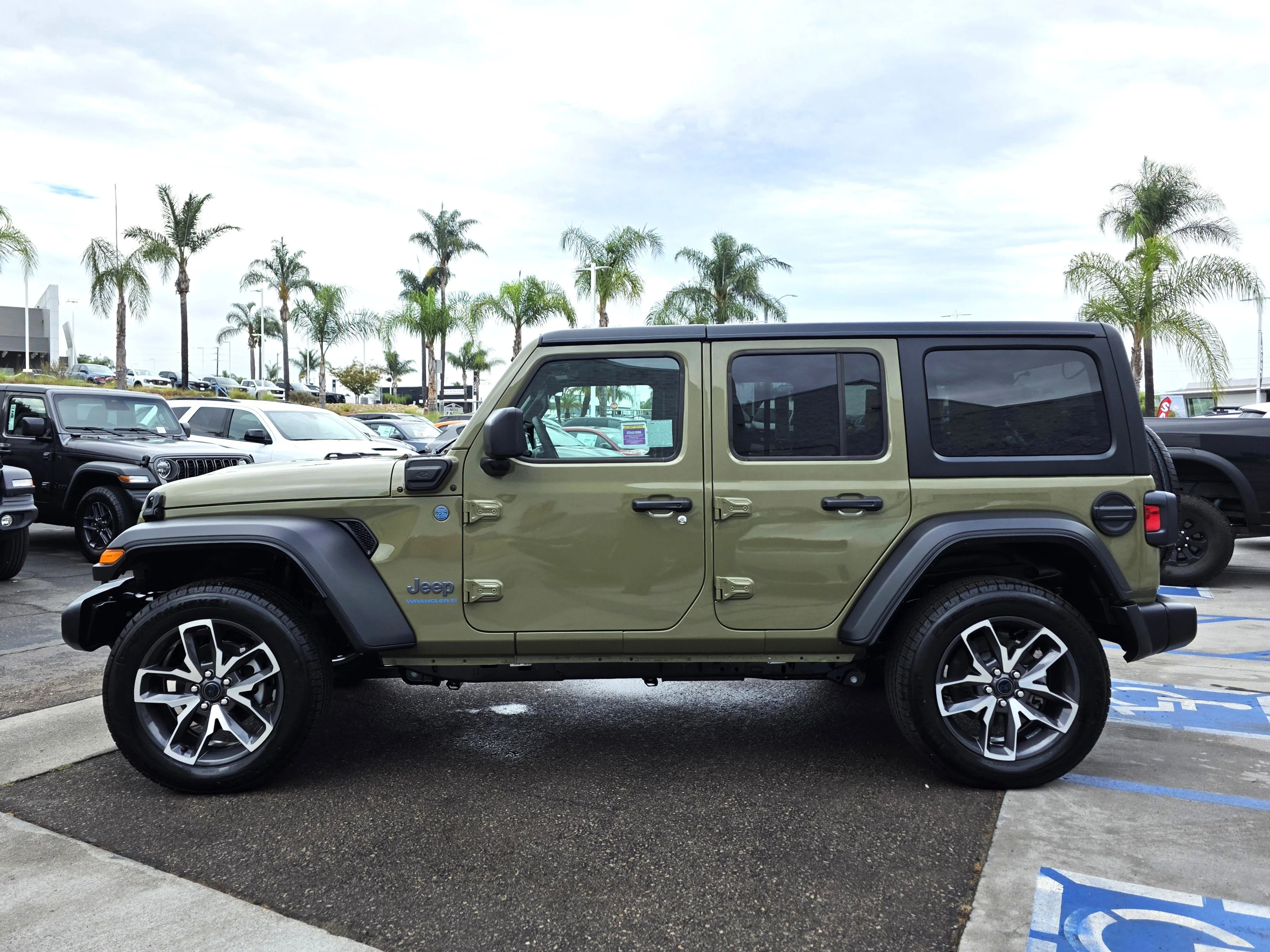 New 2025 41 Jeep Sport S 4xe image 2