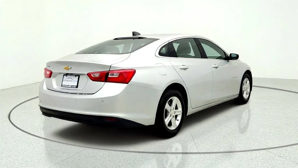 Used 2022 Silver Ice Metallic Chevrolet 4dr Sedan FL w/ Driver Confidence Pkg image 5