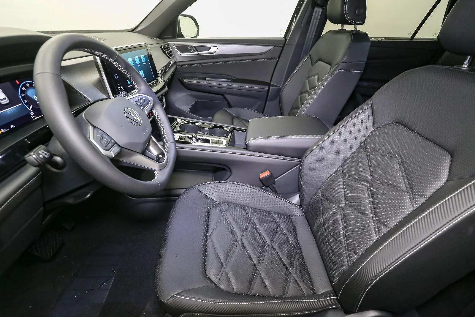 New 2026 Pure Gray Volkswagen 2.0T SE w/Technology image 23