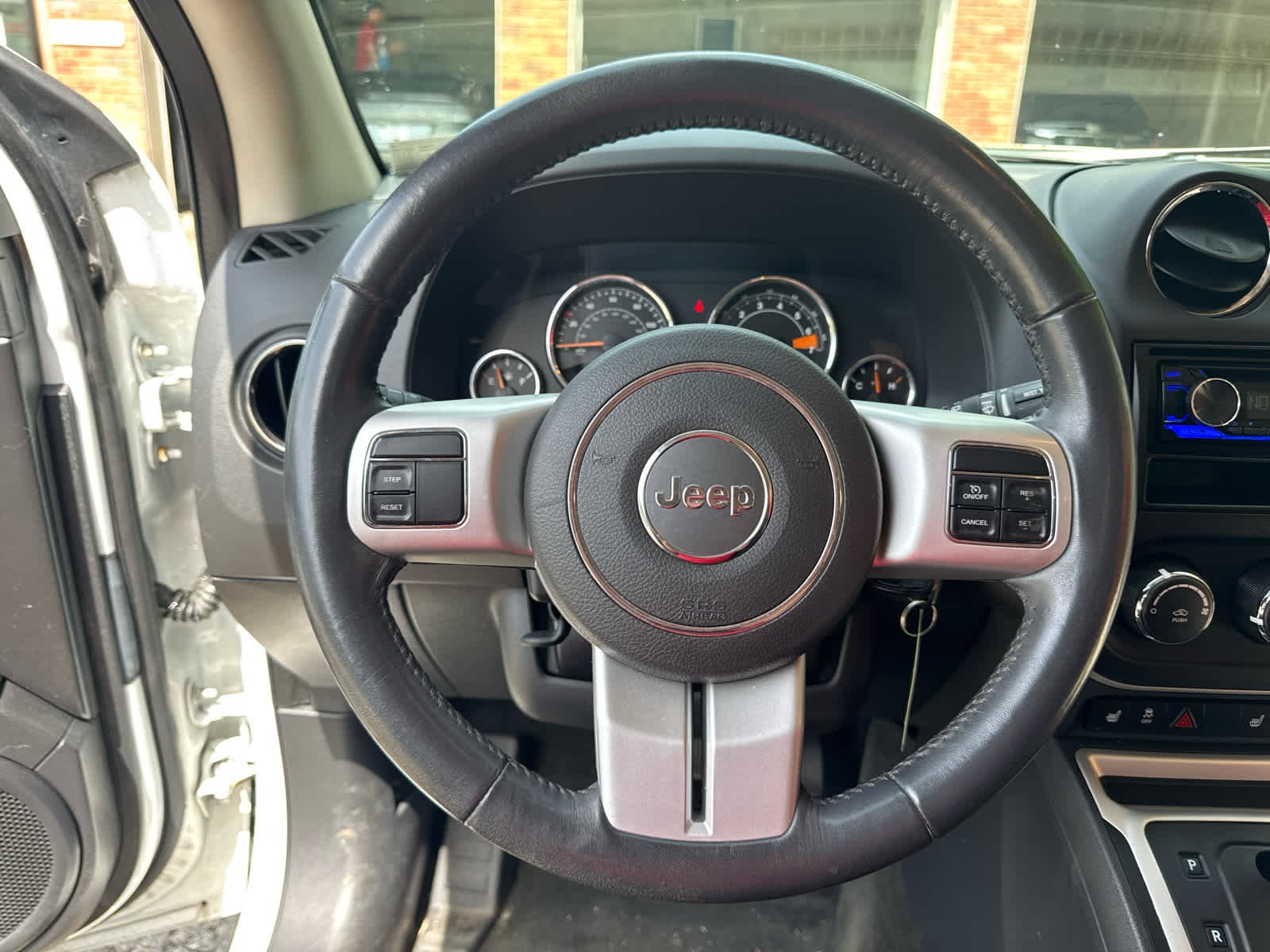 Used 2017 Bright White Clearcoat Jeep Latitude image 15