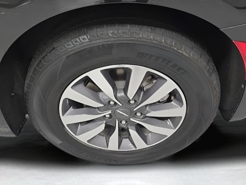 Used 2023 Black Chrysler Touring L image 39
