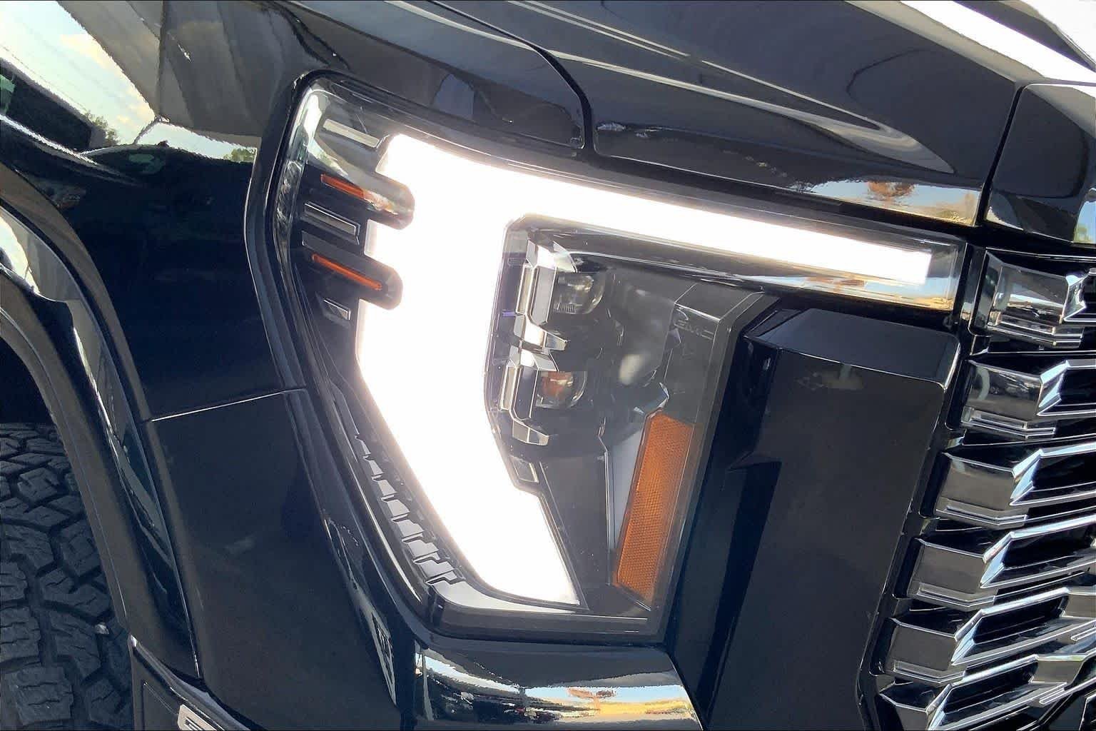 Used 2025 Onyx Black GMC Denali Ultimate image 28