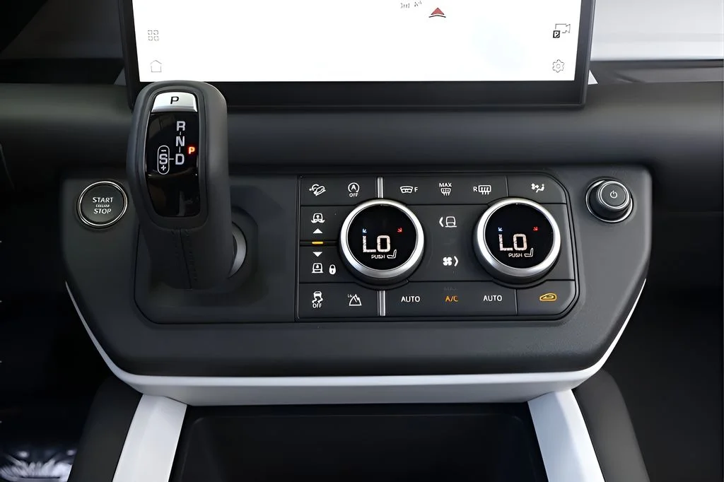 Certified Used 2025 Black Land Rover X-Dynamic SE image 25