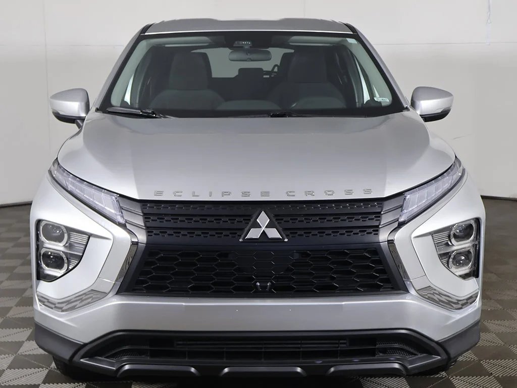 Used 2024 Silver Mitsubishi ES image 9