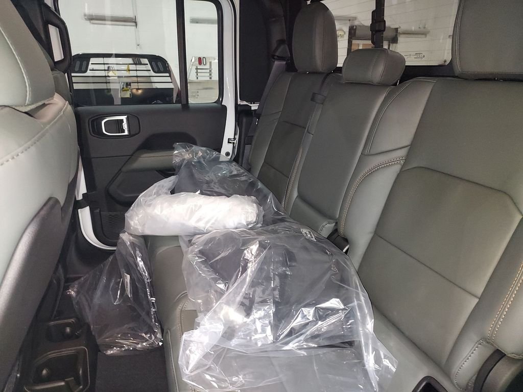 New 2026 Bright White Clear-Coat Exterior Paint Jeep Mojave X image 28