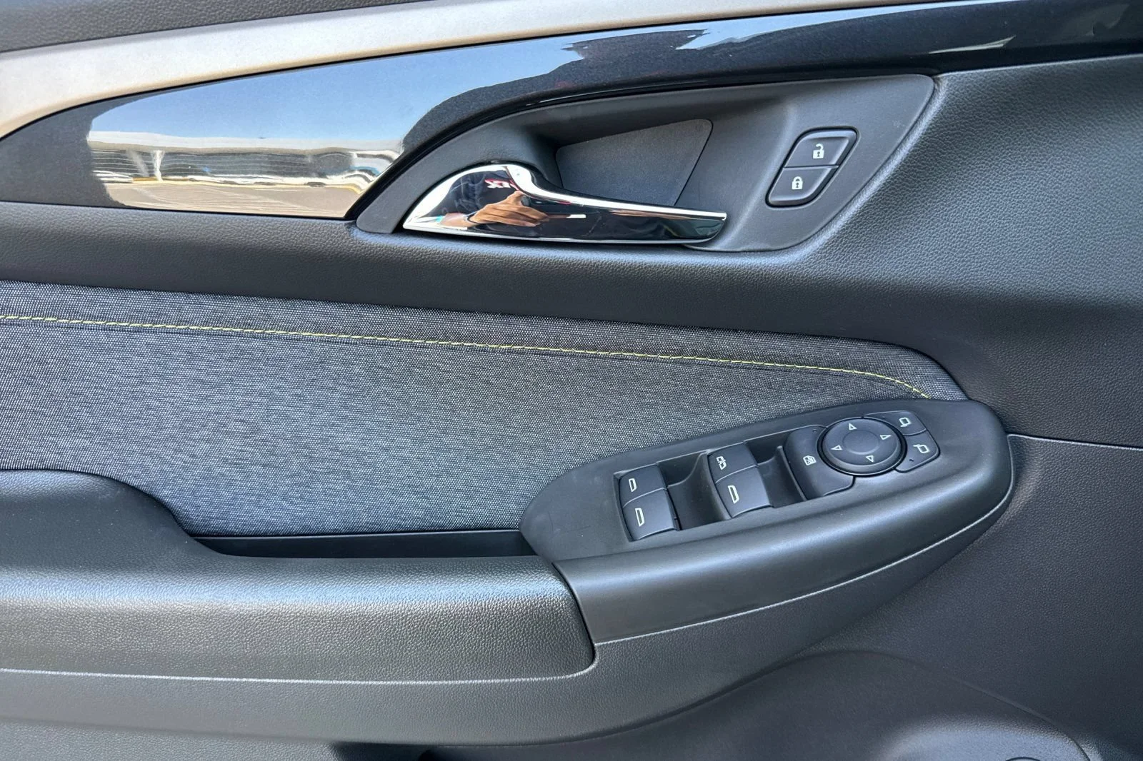 New 2026 Mosaic Black Metallic Chevrolet ACTIV image 10