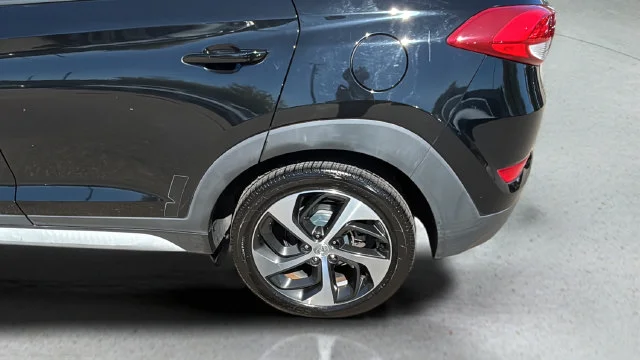 Used 2018 Black Hyundai Value image 40