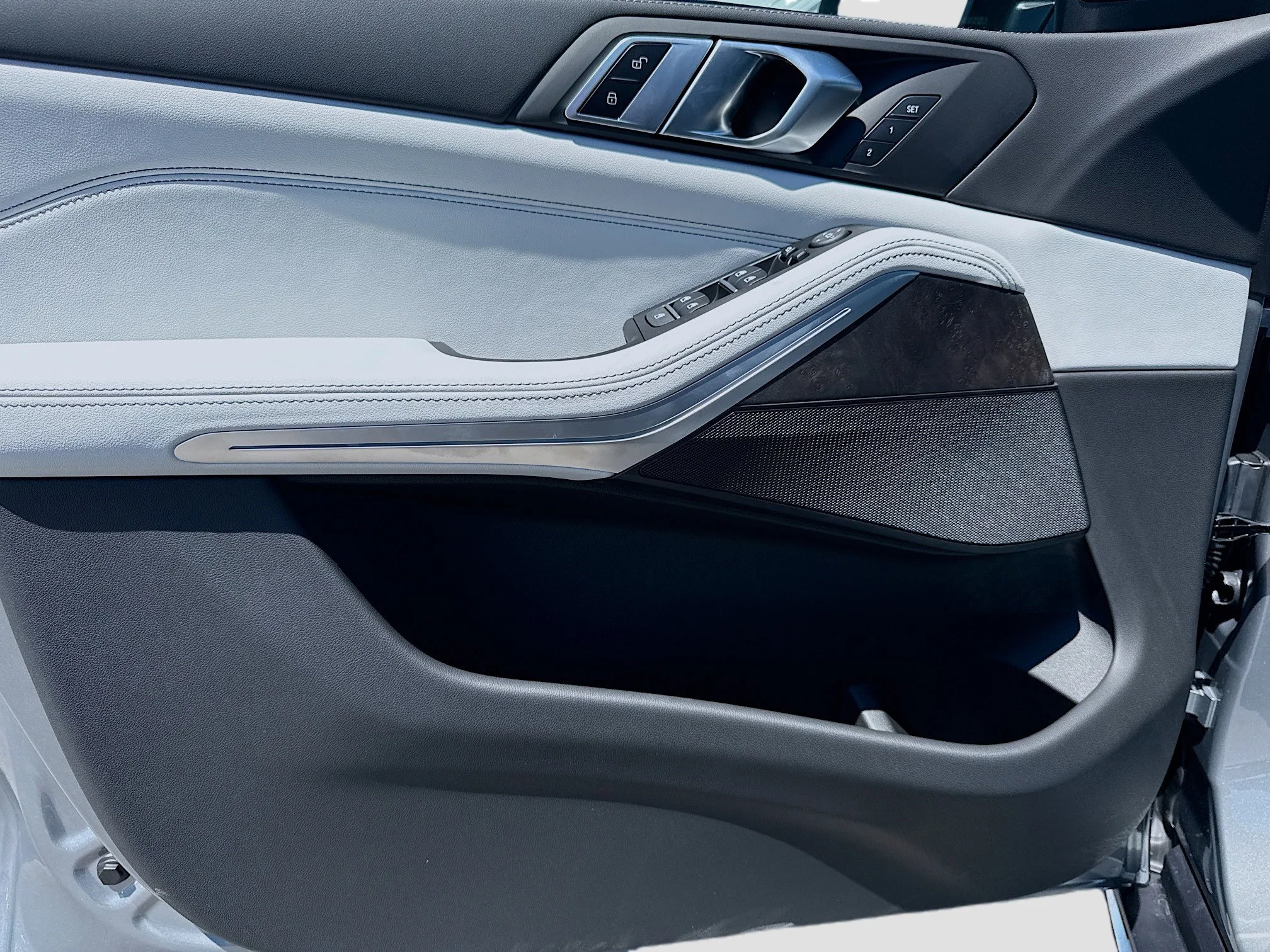 New 2026 Skyscraper Grey Metallic BMW sDrive40i image 22