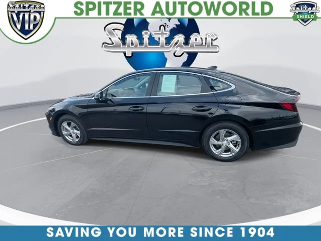 Used 2023 Black Hyundai SE image 6