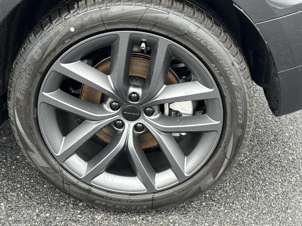 New 2026 Carpathian Grey Land Rover SE image 29