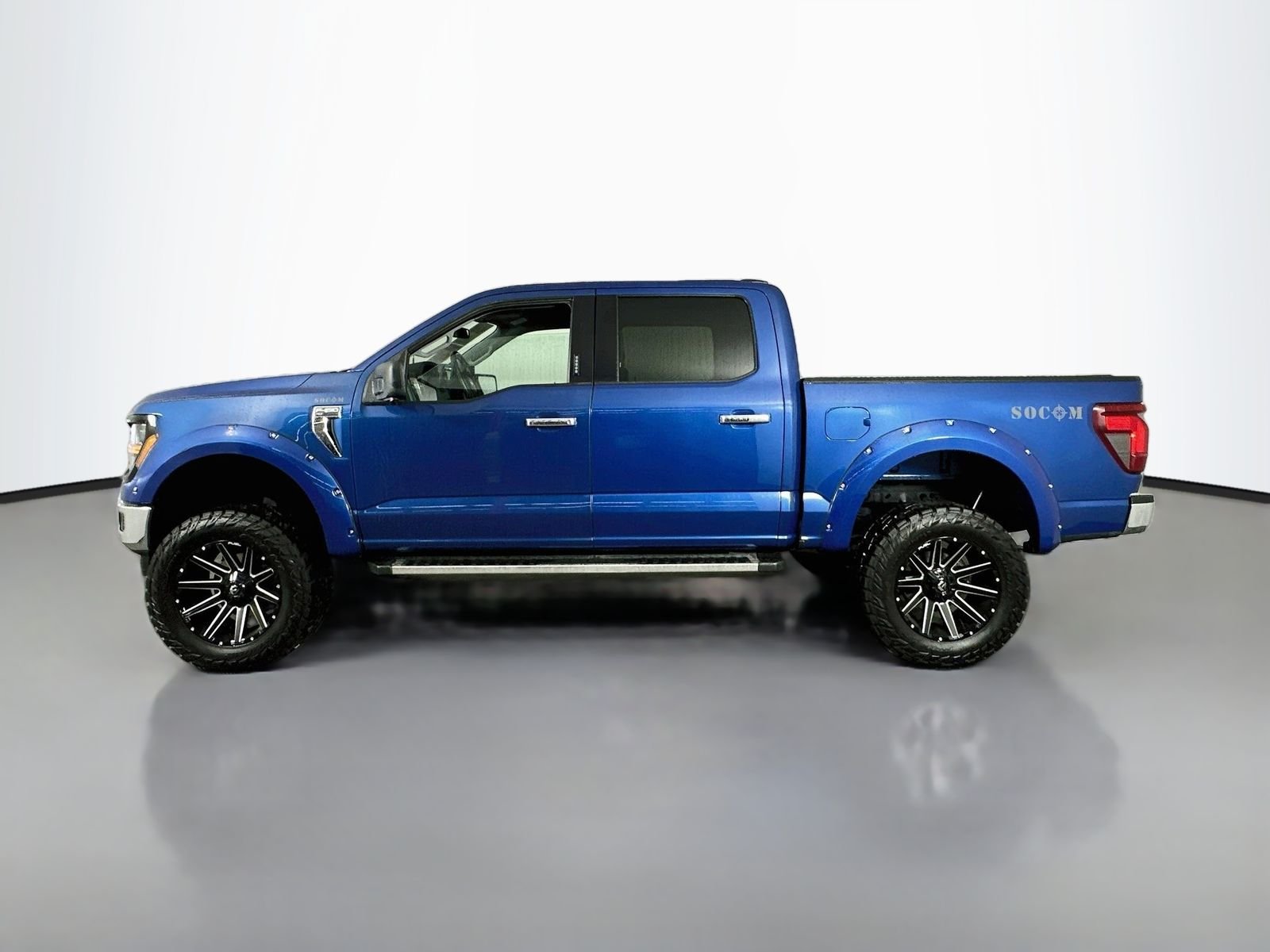 Used 2024 Atlas Blue Metallic Ford XLT image 5