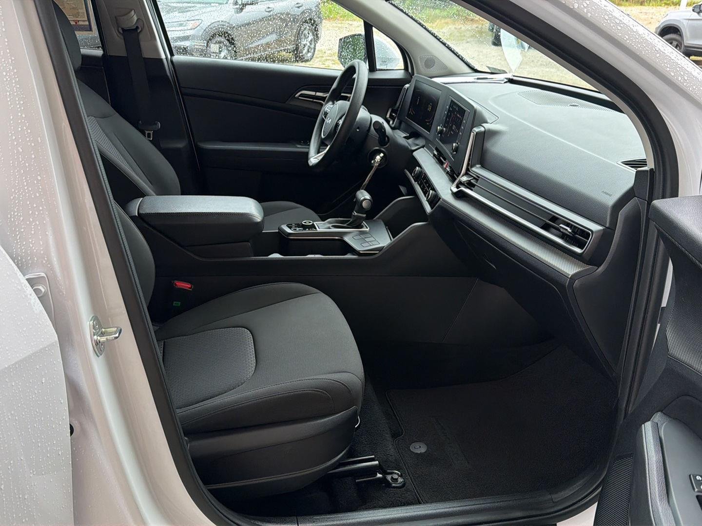 Used 2025 Glacial White Pearl Kia LX image 13