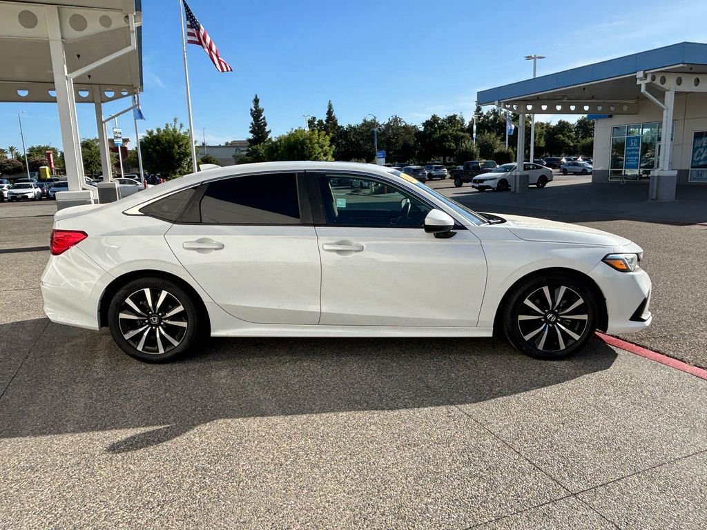Used 2023 Platinum White Pearl Honda EX image 4
