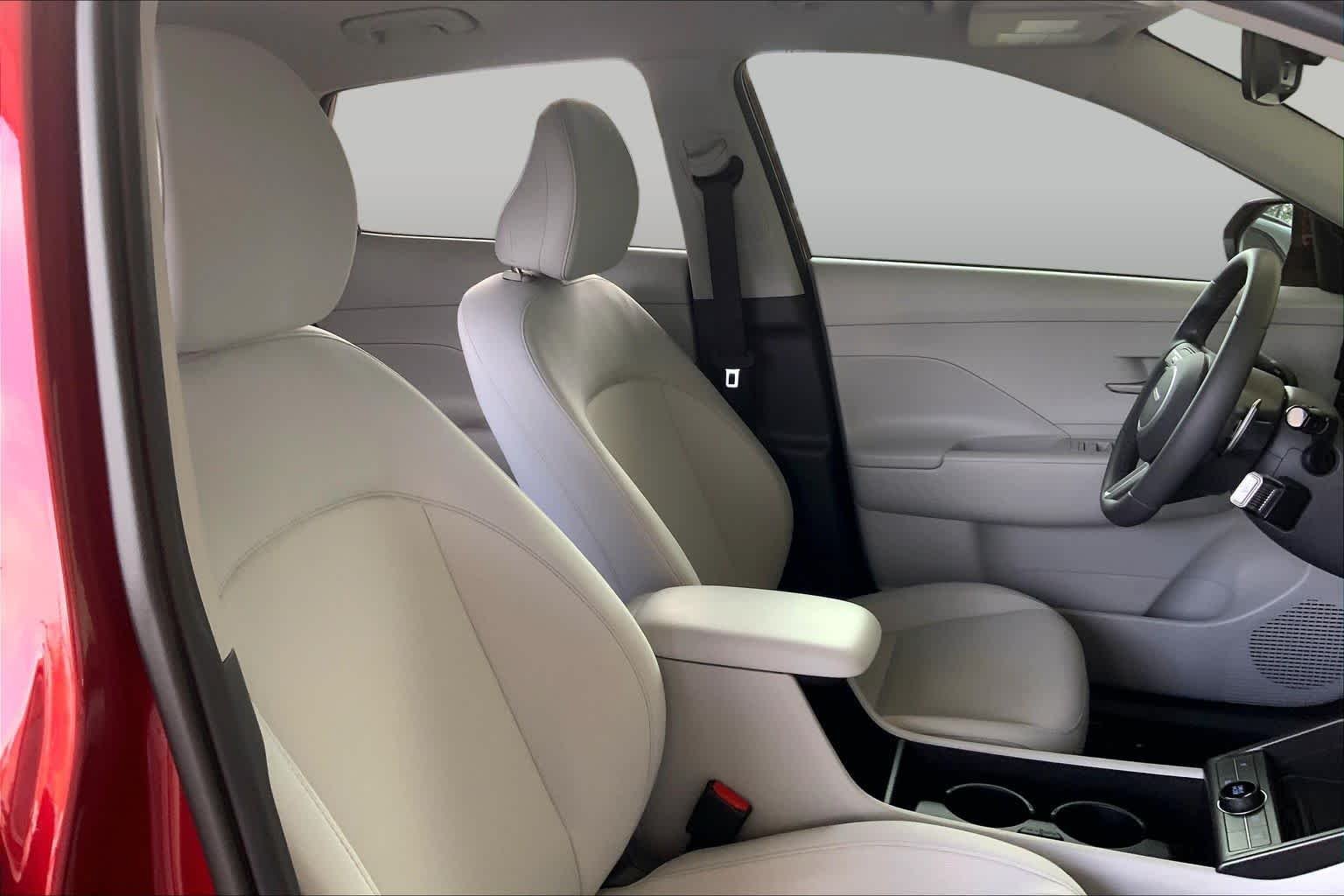 Used 2025 Ultimate Red Metallic Hyundai SEL Convenience image 9