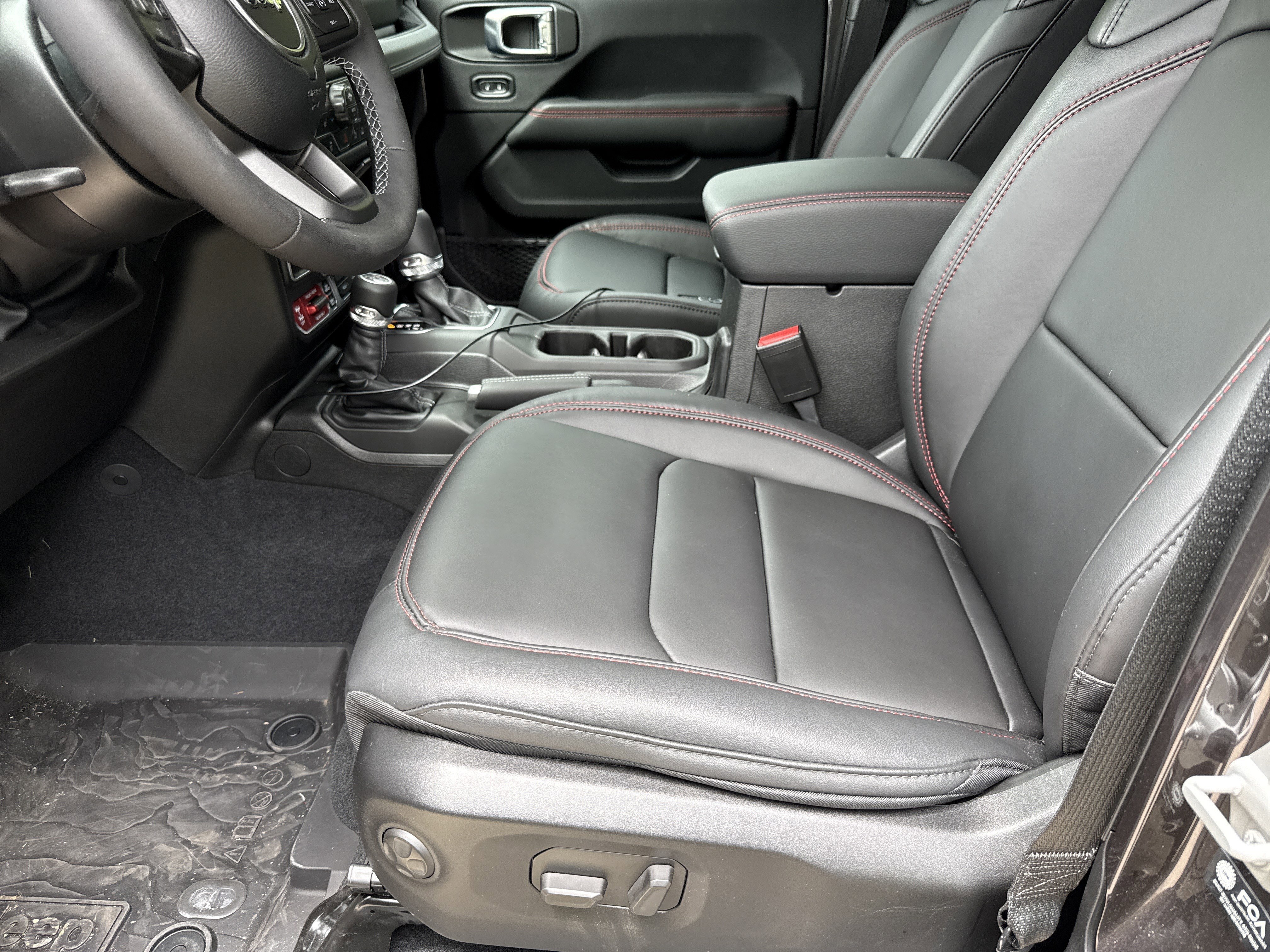 New 2026 Granite Crystal Metallic Clearcoat Jeep Rubicon X image 13